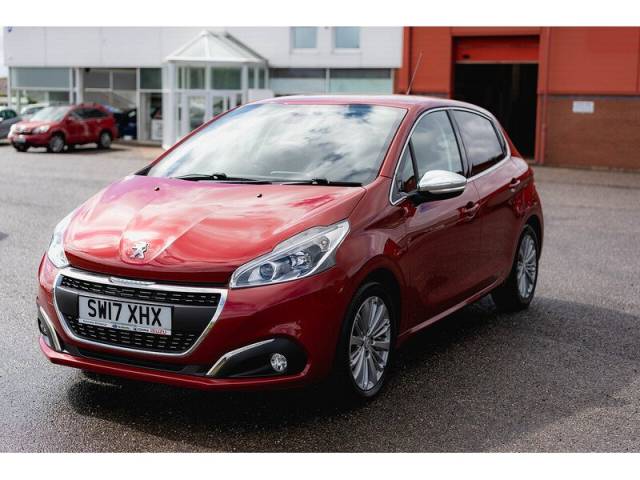 Peugeot 208 1.2 PureTech Allure Hatchback Petrol Rioja Red metallic