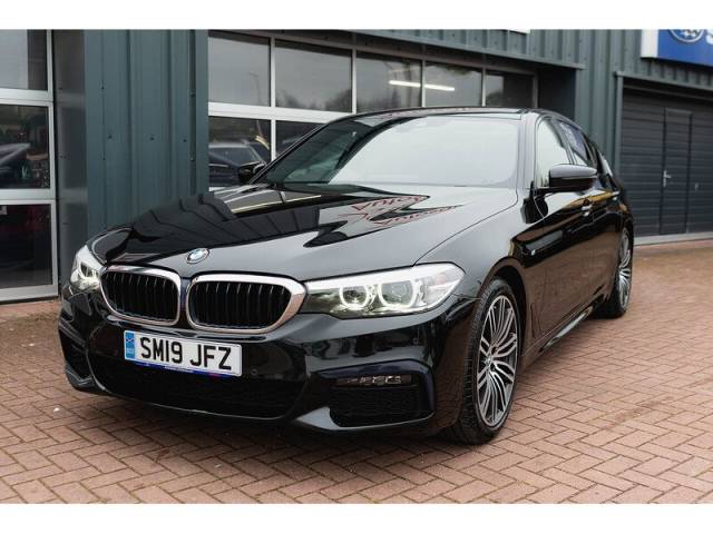BMW 5 Series 2.0 530i M Sport Saloon Petrol Black Sapphire metallic paint