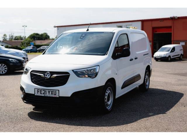 Vauxhall Combo 1.5 Turbo D 2300 Edition Combi Van Diesel White