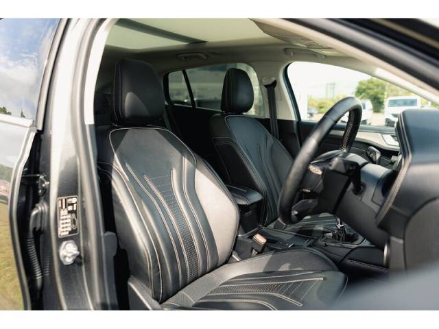 2020 Ford Focus 1.0 T EcoBoost MHEV Active X Vignale Edition