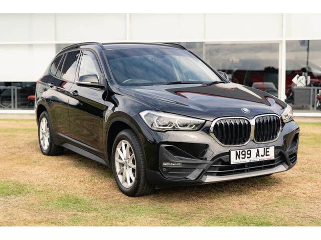 BMW X1 1.5 18i SE SUV Petrol Black Sapphire metallic paint