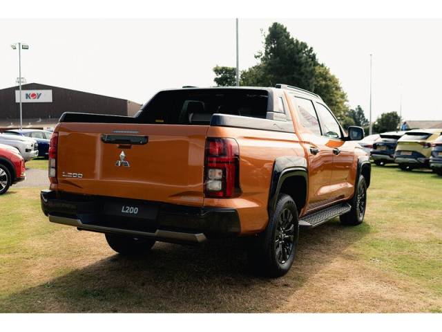 Mitsubishi L200 2.4 Barbarian