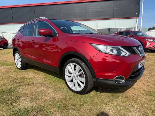 Nissan Qashqai 1.6 dCi Tekna SUV Diesel Red