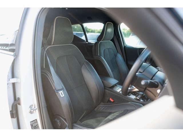 2021 Volvo XC40 2.0 B4 MHEV R-Design