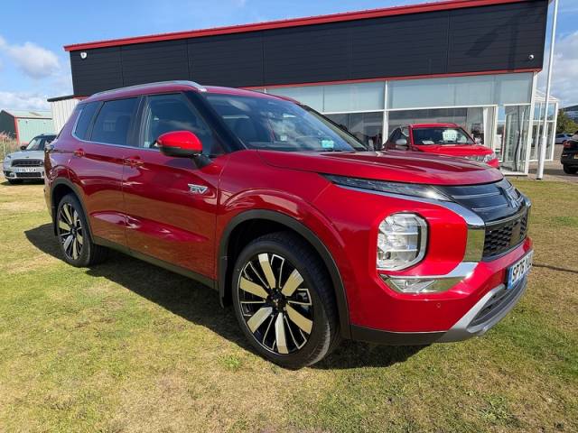 Mitsubishi Outlander PHEV 2.4 Nativa SUV Hybrid Red Diamond