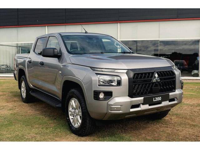 Mitsubishi L200 Titan 2.4 4dr Pick-Up Automatic Diesel Pick Up Diesel Silver