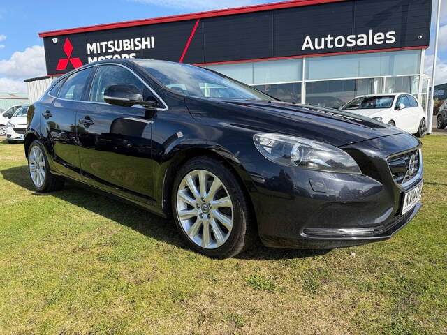 Volvo V40 2.0 D3 SE Lux Nav Hatchback 5dr Diesel Geartronic Euro 5 (s/s) (150 ps) Hatchback Diesel Black