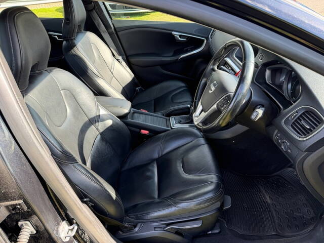 2014 Volvo V40 2.0 D3 SE Lux Nav Hatchback 5dr Diesel Geartronic Euro 5 (s/s) (150 ps)