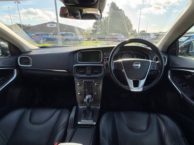 2014 Volvo V40 2.0 D3 SE Lux Nav Hatchback 5dr Diesel Geartronic Euro 5 (s/s) (150 ps)