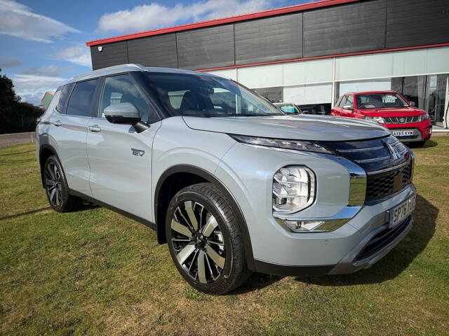 Mitsubishi Outlander Nativa 2.4 5dr SUV Automatic Petrol/Electric SUV Hybrid Moonstone Grey